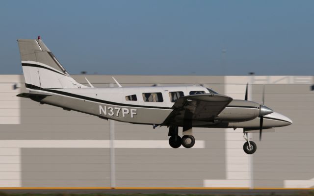 Piper Seneca (N37PF)