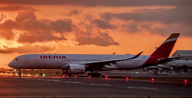 Airbus A350-900 (EC-NCX)