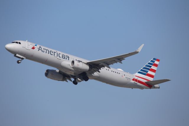 Airbus A321 (N133AN)