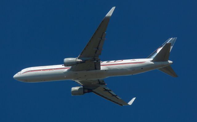 BOEING 767-300 (C-FCCJ)