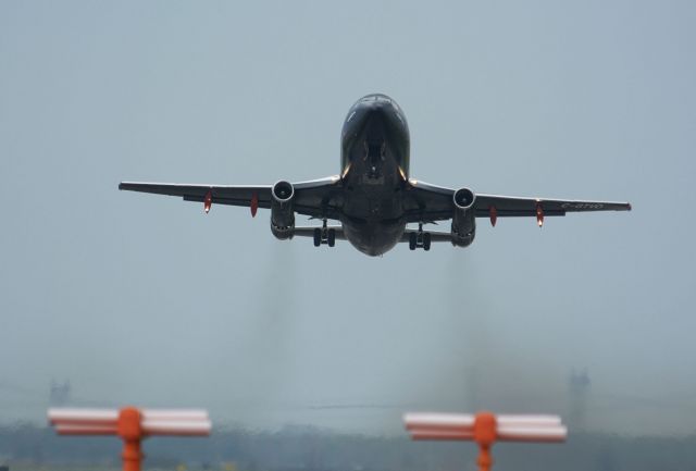 Boeing 737-200 (MBK790) - Taking off on 24R in CYHU. 25-04-2021