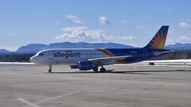 Airbus A320 (N286NV) - Watching from the terminal