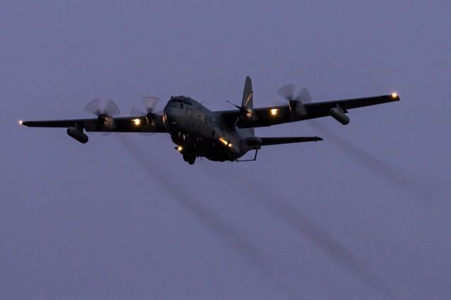 Lockheed C-130 Hercules (73-1594) - ZAPER33 coming in on 3 engines after declaring emergency. For some reason they requested for cables to be laid out at the beginning of runway 30. 