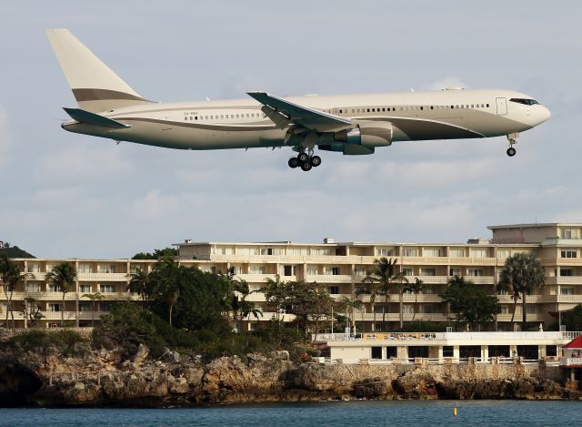 BOEING 767-300 (P4-MES)