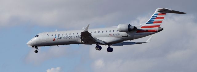 Canadair Regional Jet CRJ-700 (N740EV) - phoenix sky harbor international airport 22FEB20