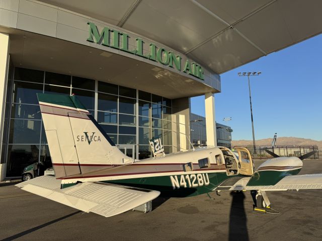 Piper Seneca (N4128U)