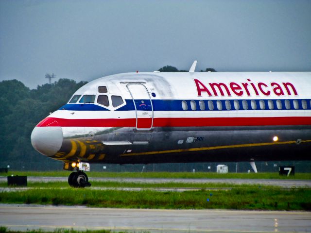 McDonnell Douglas MD-82 (N501AA)