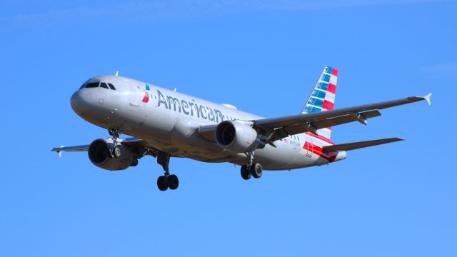 Airbus A320 (N105UW) - Arriving as AA1495 from CLT