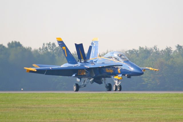 McDonnell Douglas FA-18 Hornet (16-3468) - US Navy Blue Angel #7 163468, cn 0691, arriving at KYNG for the inaugural certification of the Semi-Permeant Barrier Arresting Kit (BAK)-12 Aircraft Arresting System on 1 Sep 2010.