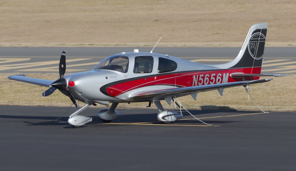 Cirrus SR-22 (N5656M)