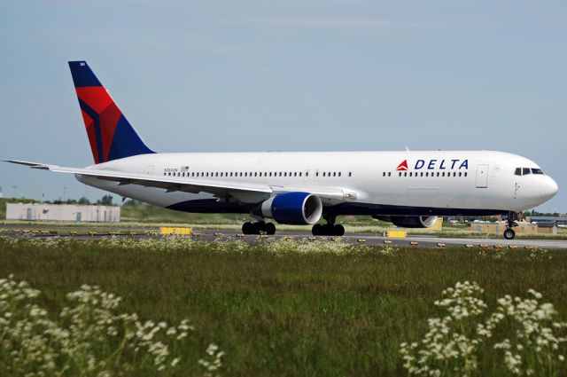 BOEING 767-300 (N184DN) - Ready to take of RWY04R