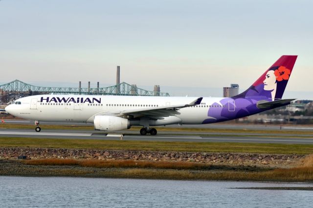 Airbus A330-200 (N378HA) - Hawaiian 89 Heavy rolling down 22L