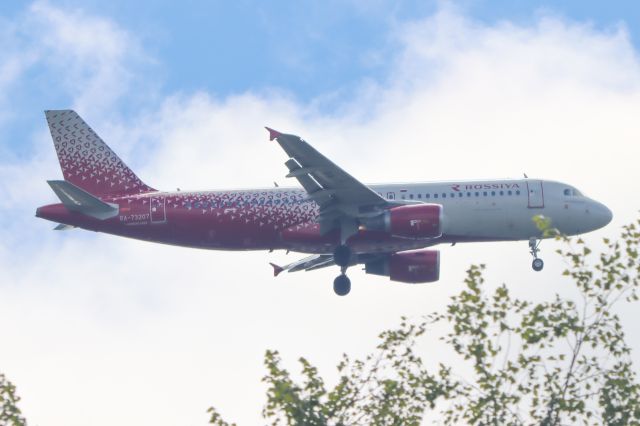 Airbus A320 (RA-73207)