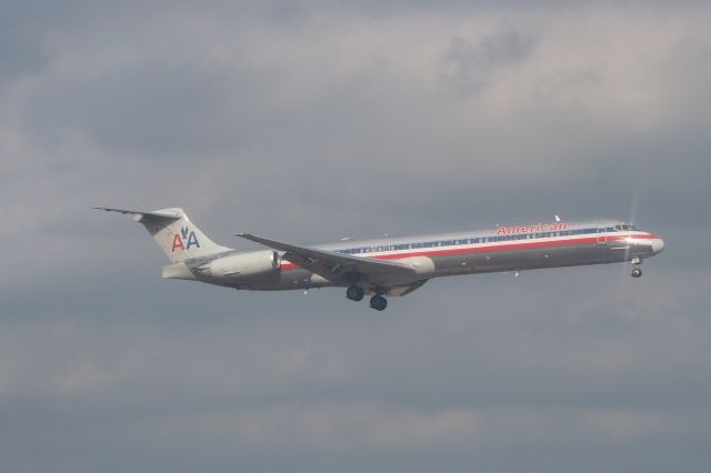 McDonnell Douglas MD-83 (N70423)