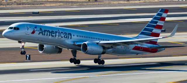 Boeing 757-200 (N938UW) - Departing RWY 7L