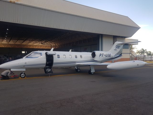 Learjet 35 (PT-LOE)