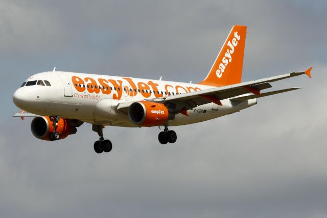 Airbus A320 (G-EZIO)