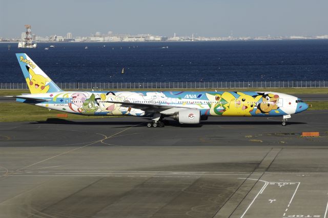 BOEING 777-300 (JA754A) - Taxing at Haneda Intl Airport on 2012/10/29 "Pokemon c/s