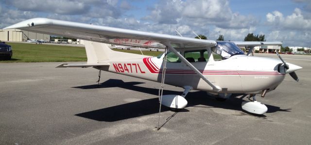 Cessna Skyhawk (N9477L)