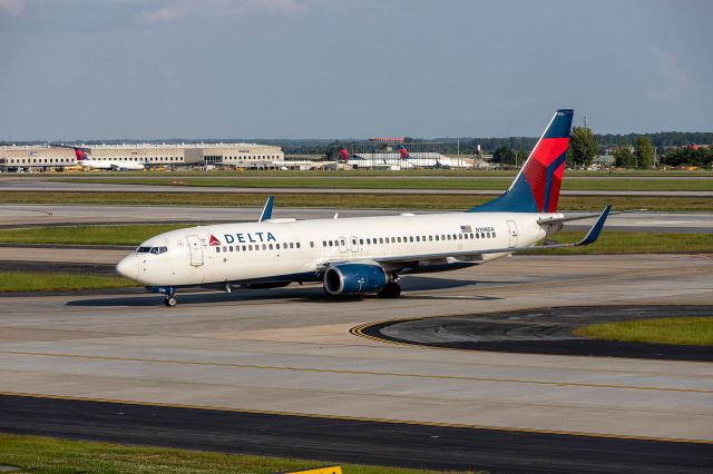 Boeing 737-800 (N398DA) - 1693 just arrived from TISX.