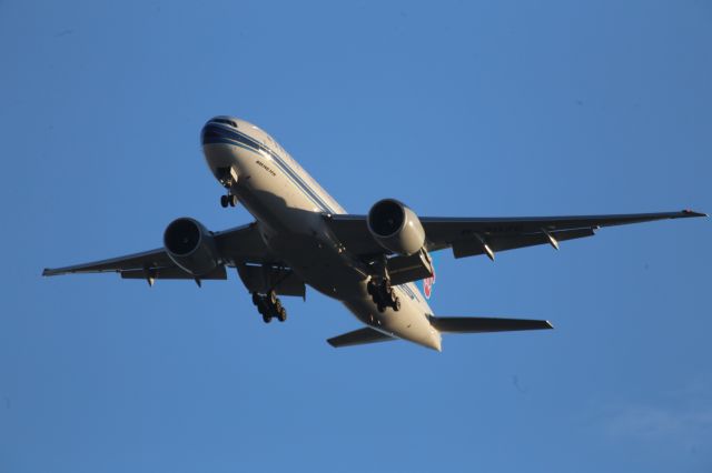 BOEING 777-200LR (B-2026)