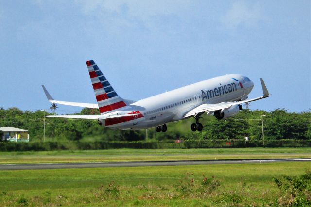 Boeing 737-800 (N981NN)