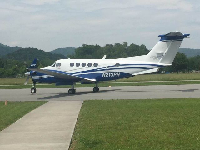 Beechcraft Super King Air 200 (N213PH)