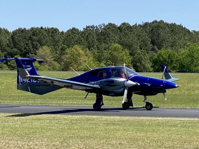 Diamond Twin Star (N421BL) - Blue Line training plane