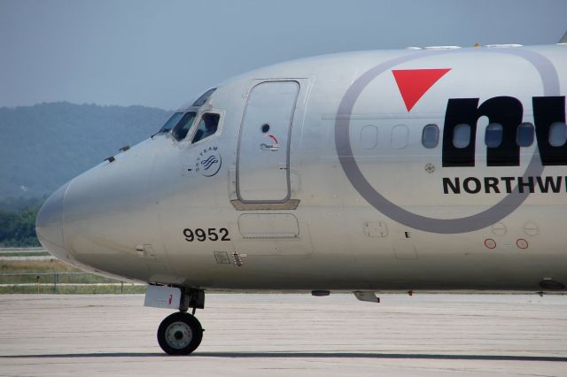 McDonnell Douglas DC-9-30 (N916RW)