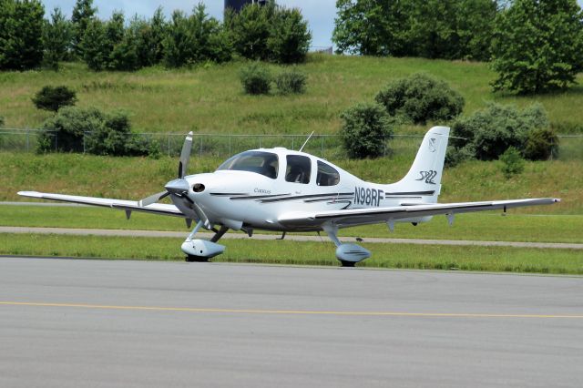 Cirrus SR-22 (N98RF) - Logan County Airport. Logan, WV