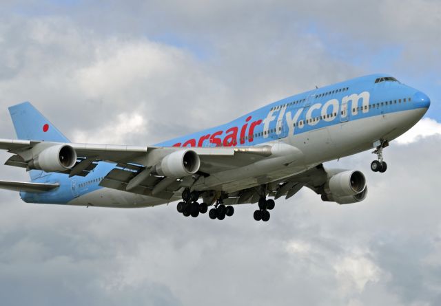 Boeing 747-400 —