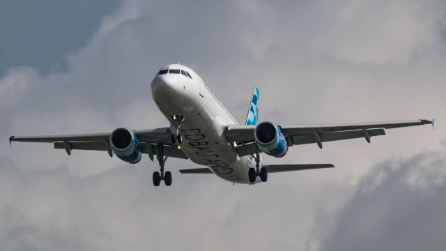 Airbus A320 (5B-DDC)