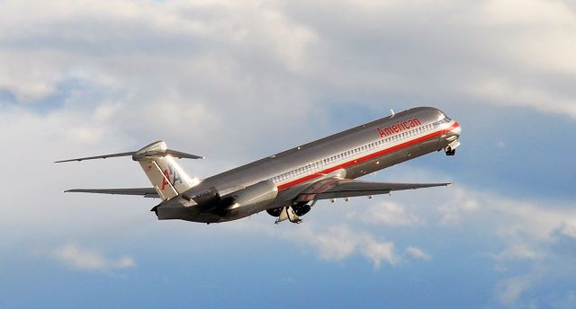 McDonnell Douglas MD-80 (N7550)