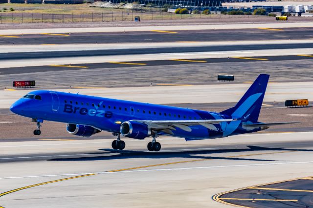 Embraer ERJ-190 (N137BZ) - A Breeze Airways ERJ190 taking off from PHX on 2/24/23. Taken with a Canon R7 and Canon EF 100-400 ii lens.