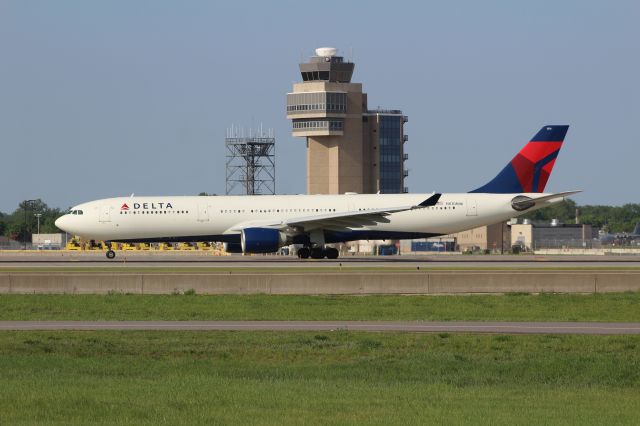 Airbus A330-300 (N810NW)