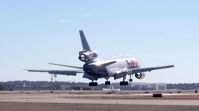 McDonnell Douglas DC-10 (N313FE) - "Bilal" on short final to 18C.