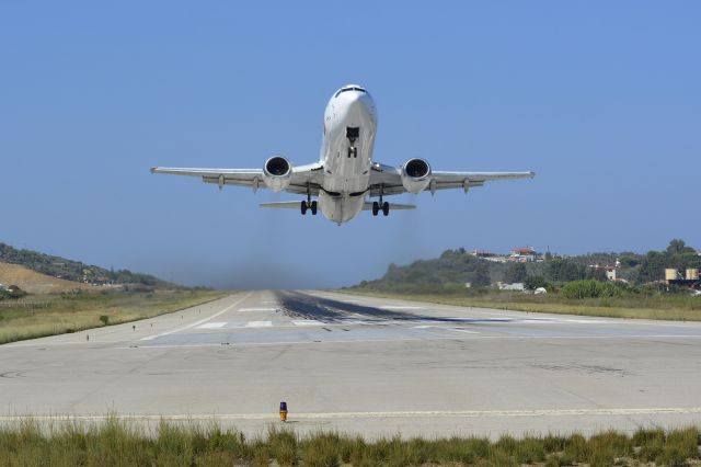 BOEING 737-400 (OM-GTB)