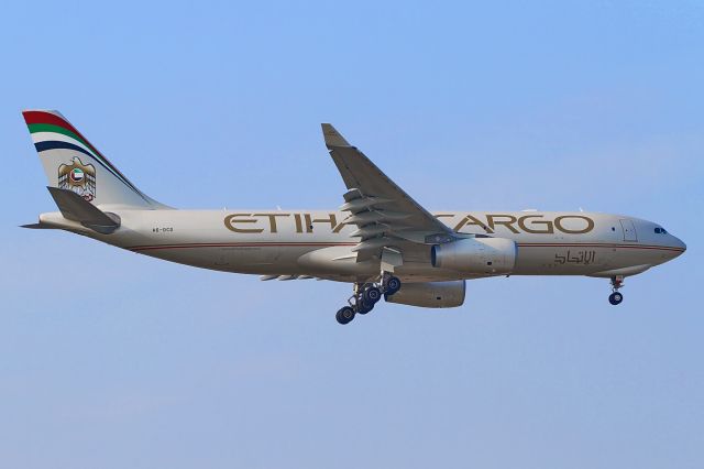 Airbus A330-200 (A6-DCD) - date: 19-Mar-2015; short final RWY07R 