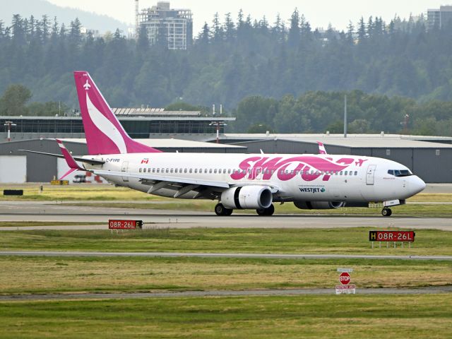 Boeing 737-800 (C-FYPB)