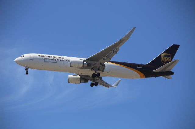 BOEING 767-300 (N349UP)