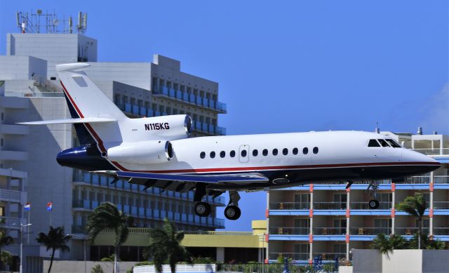 Dassault Falcon 900 (N115KG)