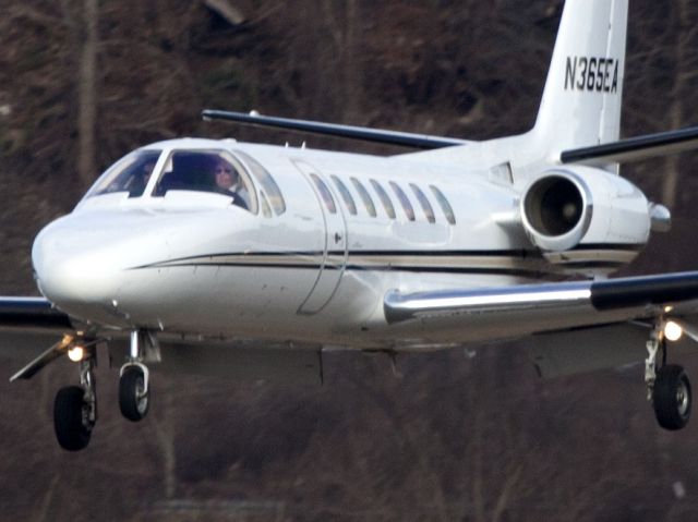 Cessna Citation V (N365EA) - Landing runway 26.