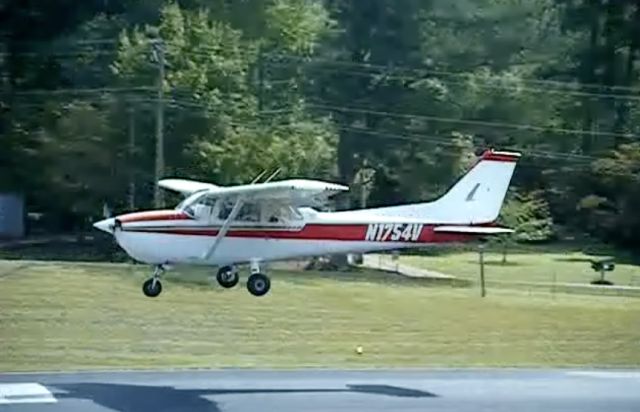 Cessna Skyhawk (N1754V)