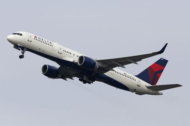 Boeing 757-200 (N706TW) - During the winter the only flight from MAN to JFK is with DAL on a B752.  Here DAL221 departs.