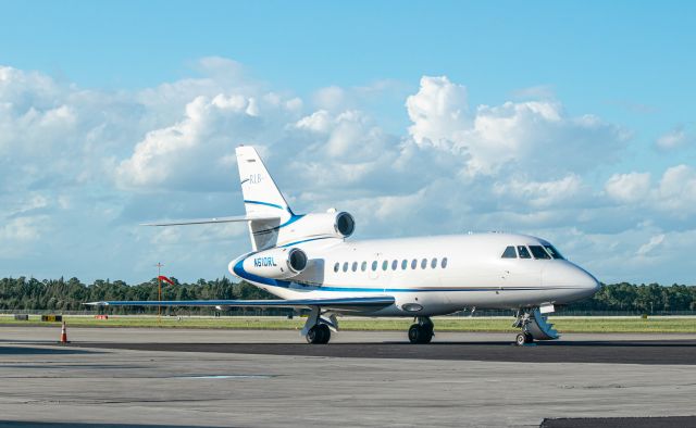 Dassault Falcon 900 (N610RL) - FALCON 900 AT SUN JET CENTER KVRB 