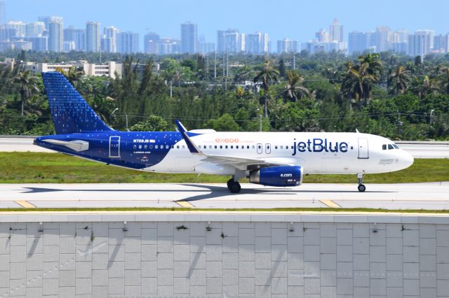 Airbus A320 (N709JB) - JetBlues "Exede" logojet arriving and taxiing to the gate via Txwy J at FLL on 6-25-17