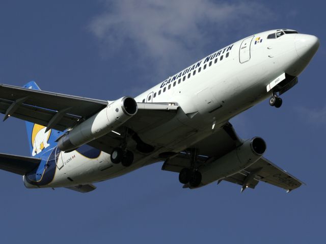 Boeing 737-200 (C-GCNS)