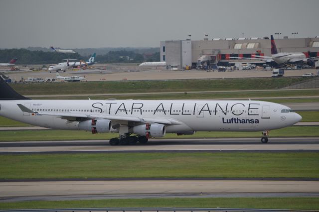 Airbus A340-300 (D-AIGC)