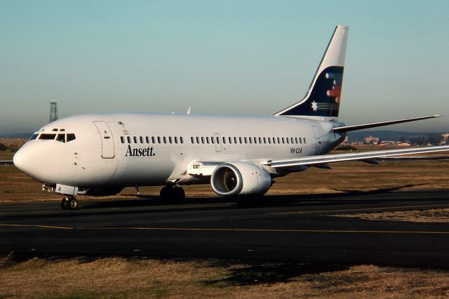 VH-CZA — - ANSETT AIRLINES OF AUSTRALIA - BOEING 737-377 - REG : VH-CZA (CN 23653/1260) - KINGSFORD SMITH SYDNEY NSW. AUSTRALIA -YSSY 28/6/1988 35MM SLIDE CONVERSION USING A LIGHTBOX AND A NIKON L810 DIGITAL CAMERA IN THE MACRO MODE.