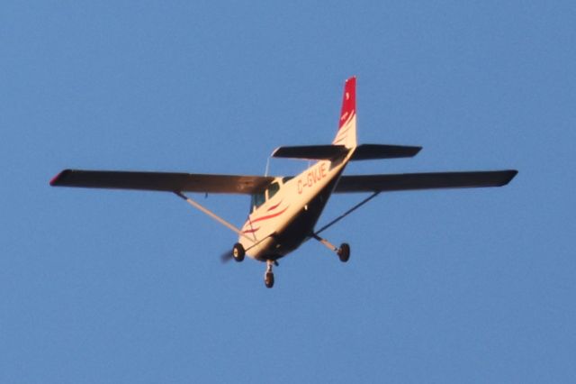 Cessna Skyhawk (C-GVJE) - C-GVJE Cessna Skyhawk 172-N Aéroclub de Longueuil Inc. Survolant la ville de Lavaltrie QC. le 26-04-2024 à 19:23
